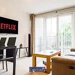 Triumph House - 3-Bed 2-Bath Apartment In Coventry City Centre By Covstays