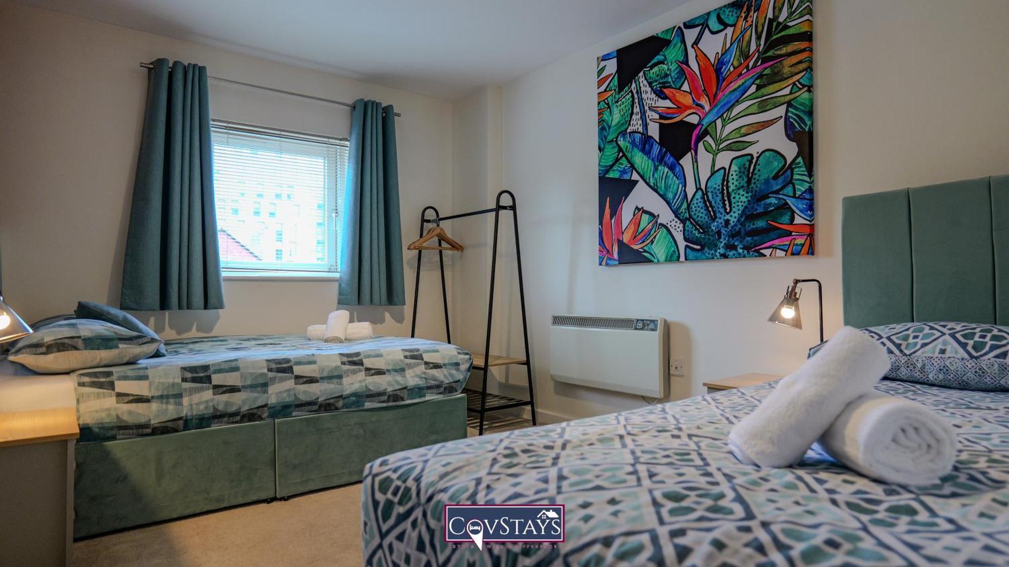 Triumph House - 3-bed 2-bath In Centre By Covstays *