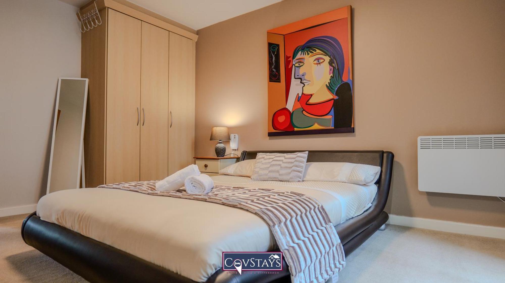 Triumph House - 3-bed 2-bath In Centre By Covstays Coventry