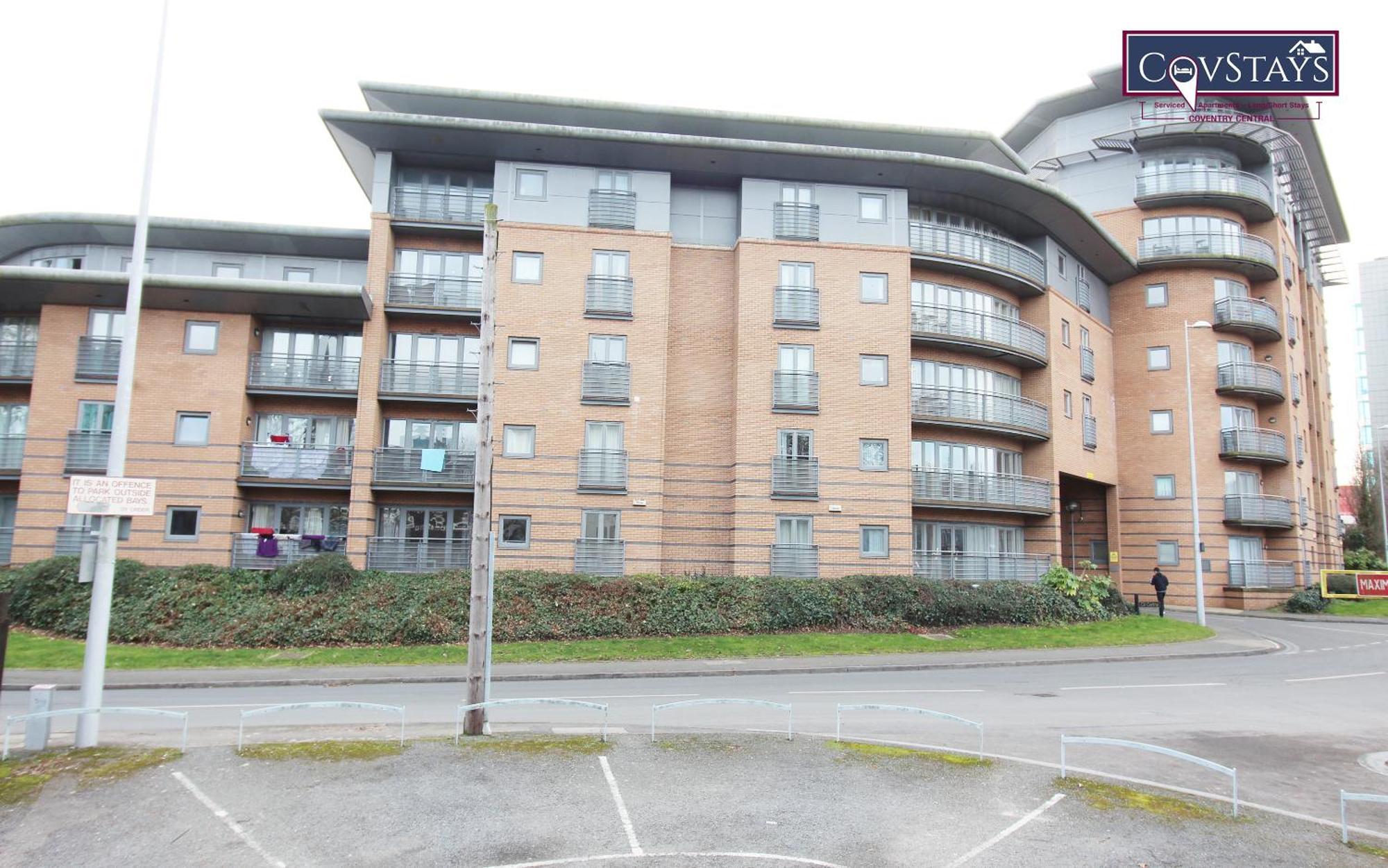 Triumph House - 3-bed 2-bath In Centre By Covstays