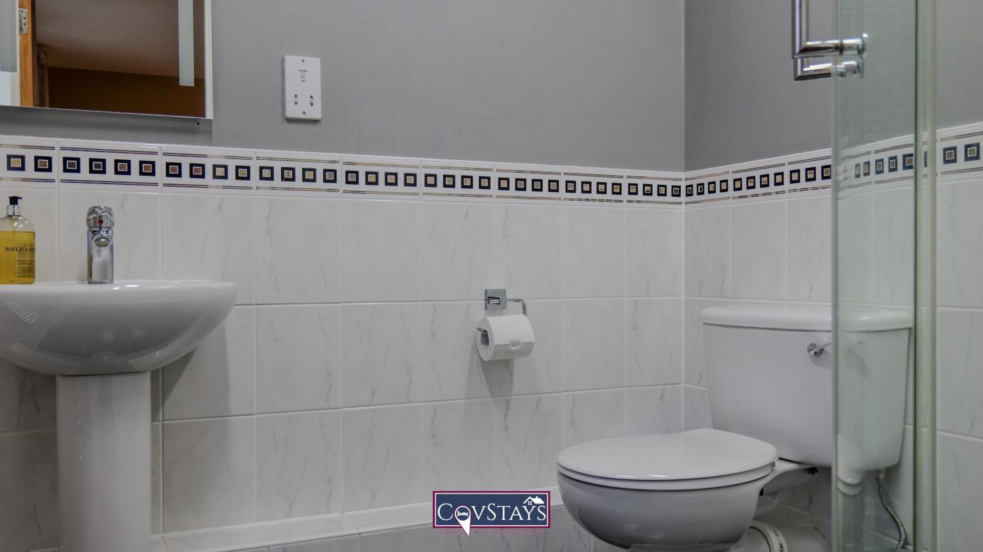 Triumph House - 3-bed 2-bath In Centre By Covstays * Coventry